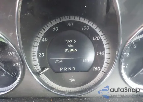 2011 Mercedes-Benz C 300 Luxury 4Matic/Sport 4Matic z USA, uszkodzony, nr VIN WDDGF8BB8BR165972